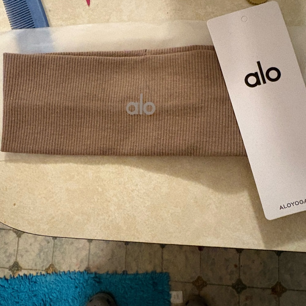 ALO Yoga Ribbed Headband in Beige